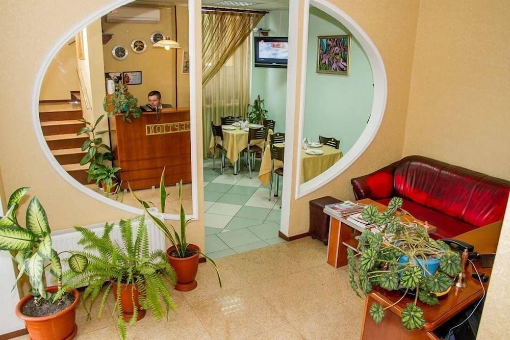 Vila Iris Otel Kişinev Dış mekan fotoğraf